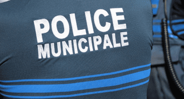 POLICE 